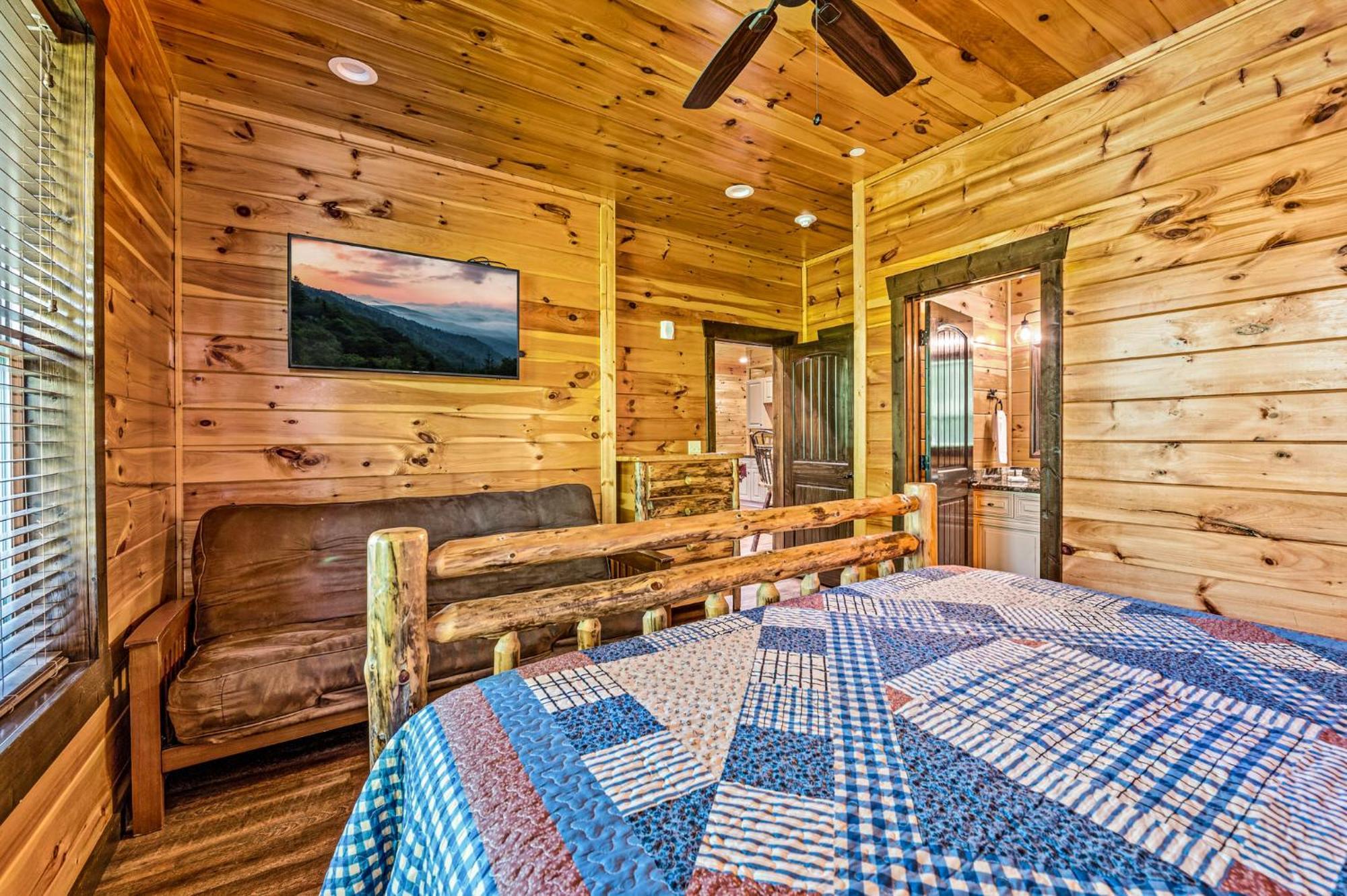 The Mighty Crabapple Manor By Stony Brook Cabins Гатлинбург Экстерьер фото