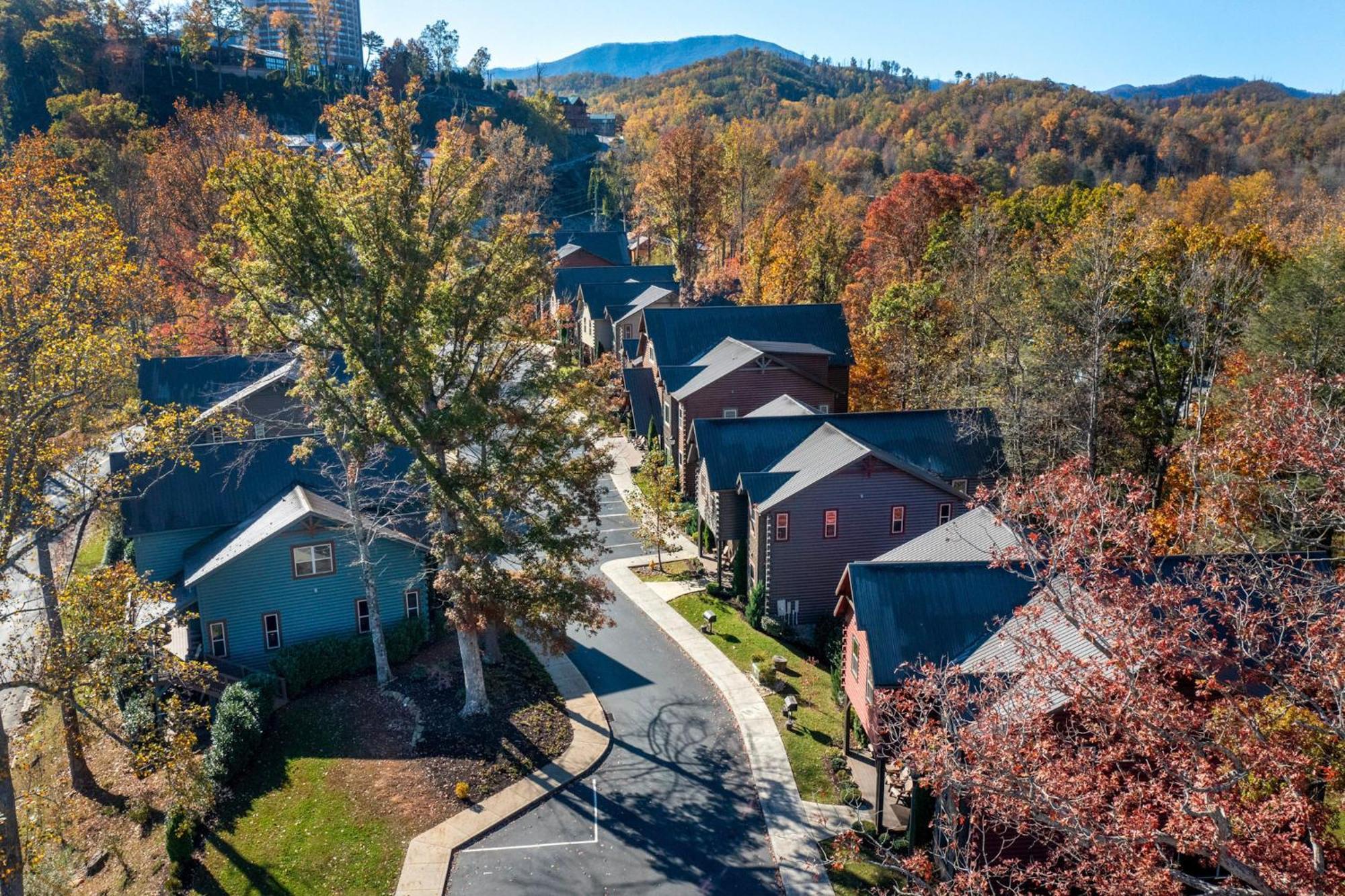 The Mighty Crabapple Manor By Stony Brook Cabins Гатлинбург Экстерьер фото